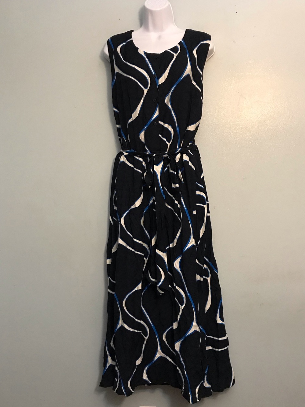 Sleeveless Black Abstract Print Maxi Dress with Belt